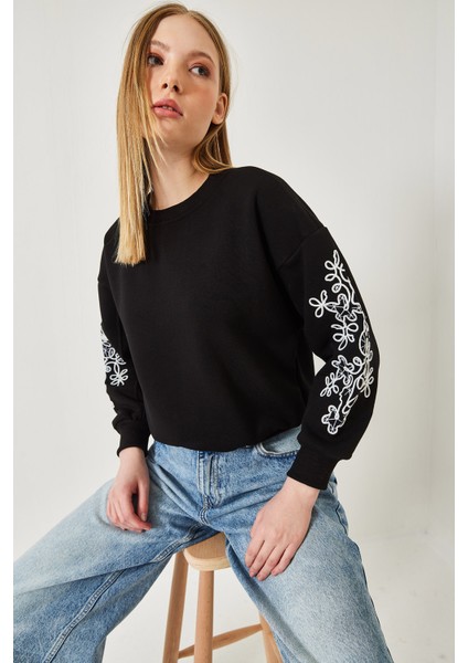 Kadın Kolları Nakış Desenli Sweatshirt