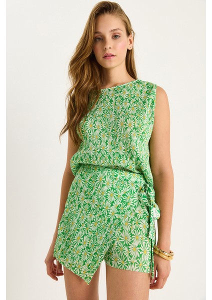 Kadın Flower Desen Pliseli Kolsuz Bluz Bel Bağlamalı Mini Şortlu Takım