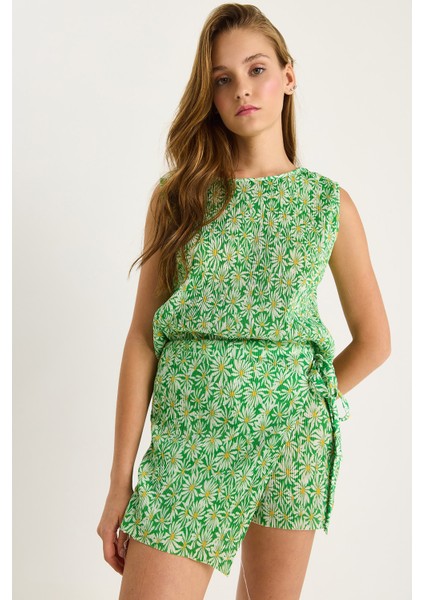 Kadın Flower Desen Pliseli Kolsuz Bluz Bel Bağlamalı Mini Şortlu Takım fiyatları