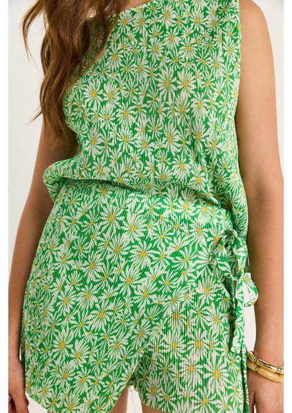 Kadın Flower Desen Pliseli Kolsuz Bluz Bel Bağlamalı Mini Şortlu Takım