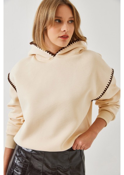 Kadın Kapişonlu Dantel Detaylı Sweatshirt fırsatları