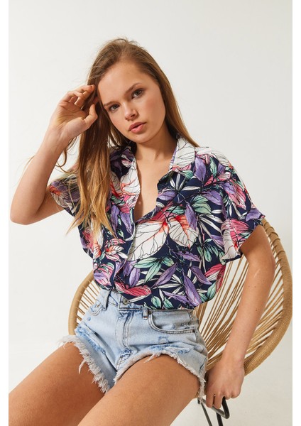 Kadın Çiçek Desenli Kısa Kollu Viskon Gömlek fırsatları