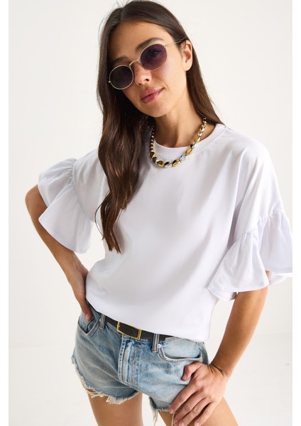 Kadın Kolları Fırfırlı Bisiklet Yaka Pamuklu T-Shirt