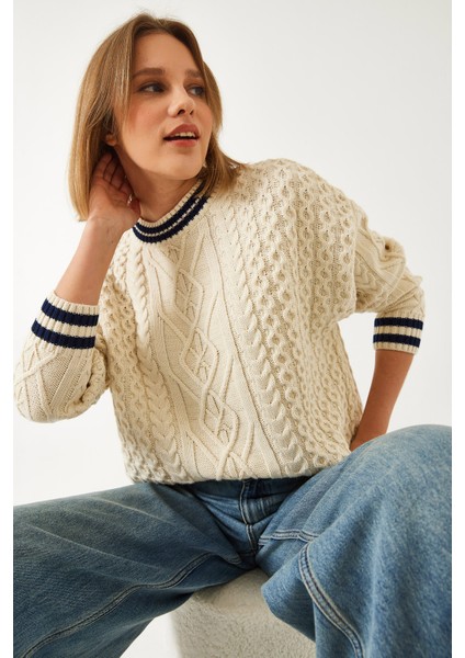 Kadın Yakası Çizgili Saç Örgülü Triko Kazak fiyatları