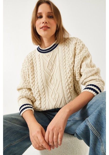 Kadın Yakası Çizgili Saç Örgülü Triko Kazak modelleri