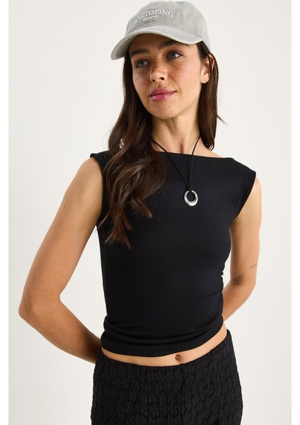 Kadın Kayık Yaka Tek Tarafı Büzgülü Basic Bluz