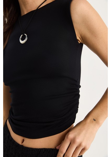 Kadın Kayık Yaka Tek Tarafı Büzgülü Basic Bluz indirimleri