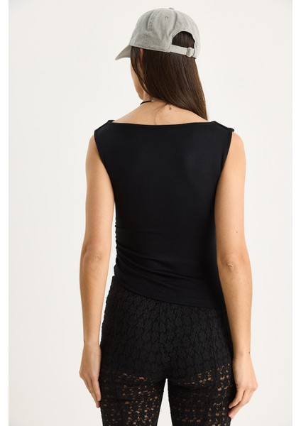 Kadın Kayık Yaka Tek Tarafı Büzgülü Basic Bluz