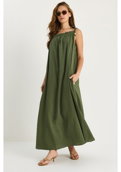 Kadın Bağlama Askılı Cep Detaylı Astarlı Uzun Krinkıl Oversize Elbise