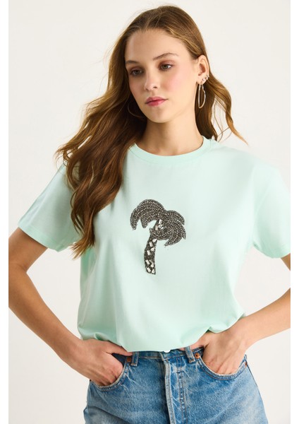 Kadın % Pamuk Bisiklet Yaka Palmiye Taş Aksesuarlı Rahat Kalıp T-Shirt fırsatları