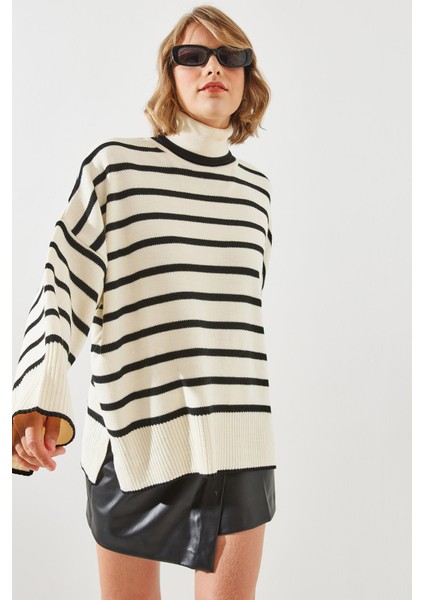 Kadın Çizgili Boğazlı Triko Kazak