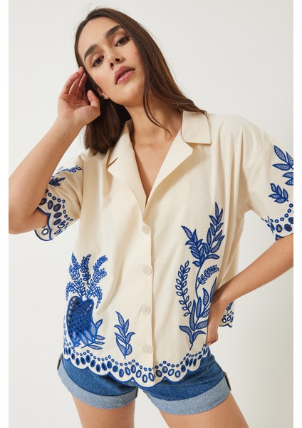 Kadın Ceket Yaka Ajurlu Kısa Kollu Nakışlı Keten Gömlek