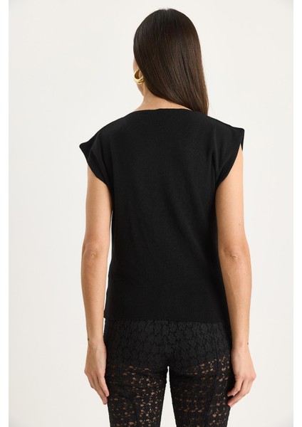 Kadın Aksesuar Detaylı Düşük Omuz Triko Bluz