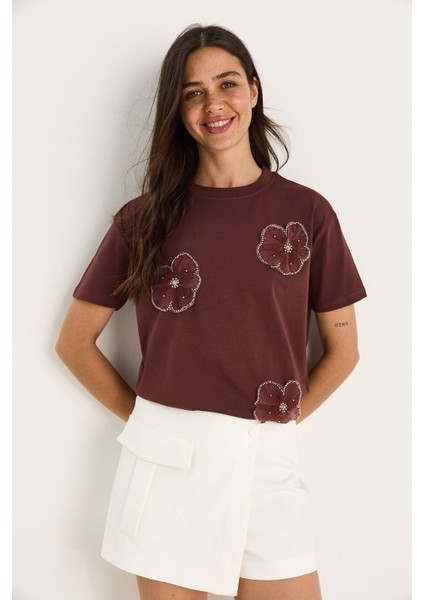 Bisiklet Yaka Çiçek Aksesuarlı Kısa Kollu T-Shirt modelleri