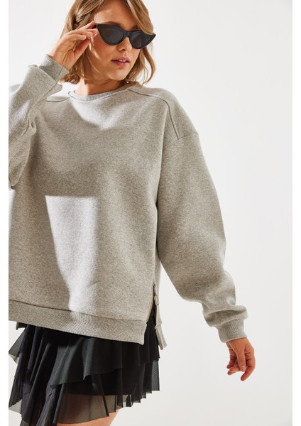 Kadın Bisiklet Yaka Şardonlu Fermuar Detaylı Basic Sweatshirt fiyatları