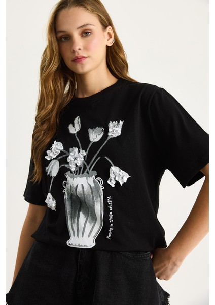 Kadın Bisiklet Yaka Kısa Kollu Çiçek Baskılı Pul Detaylı T-Shirt fırsatları