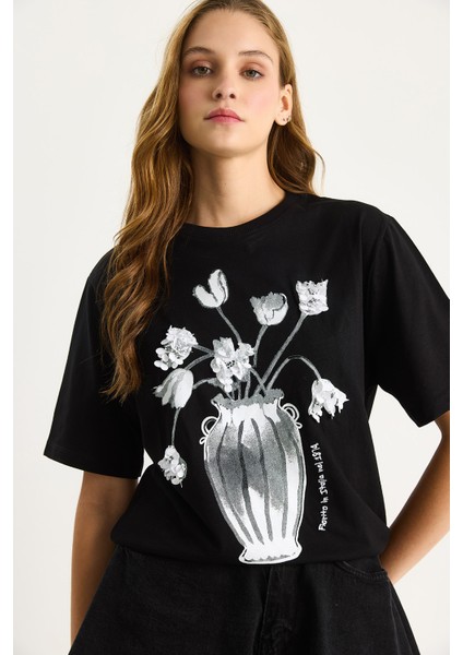 Kadın Bisiklet Yaka Kısa Kollu Çiçek Baskılı Pul Detaylı T-Shirt indirimleri