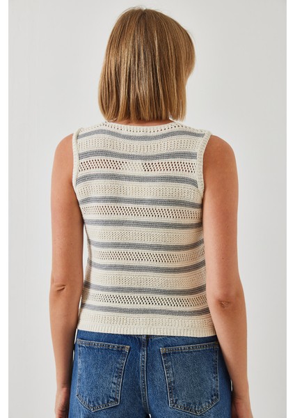 Kadın V Yaka Üç Düğmeli Çizgili Triko Yelek