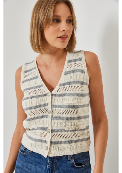 Kadın V Yaka Üç Düğmeli Çizgili Triko Yelek modelleri