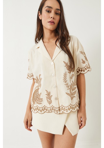 Kadın Ceket Yaka Ajurlu Kısa Kollu Nakışlı Keten Gömlek