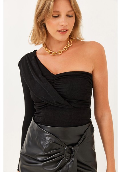 Kadın Drape Detaylı Tek Omuz Buzi Kumaş Bluz