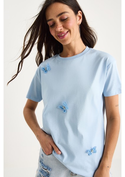 Kadın Kelebek Aksesuarlı Bisiklet Yaka Pamuklu T-Shirt