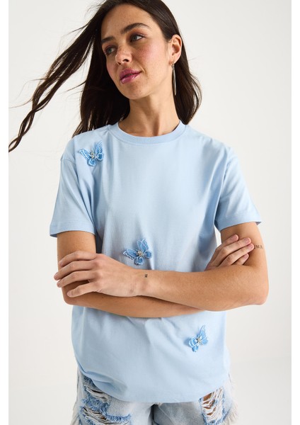 Kadın Kelebek Aksesuarlı Bisiklet Yaka Pamuklu T-Shirt modelleri