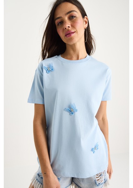 Kadın Kelebek Aksesuarlı Bisiklet Yaka Pamuklu T-Shirt fırsatları