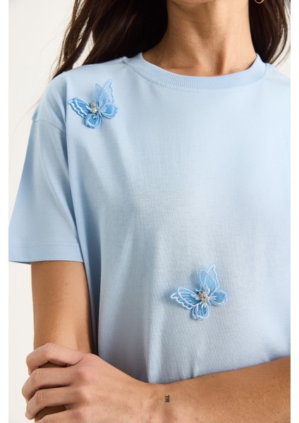 Kadın Kelebek Aksesuarlı Bisiklet Yaka Pamuklu T-Shirt indirimleri