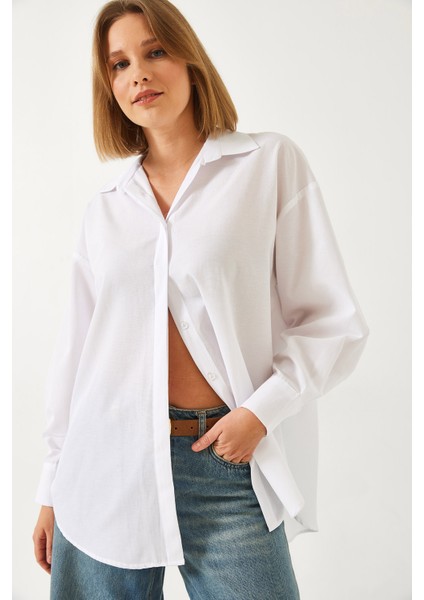 Kadın Oval Kesim Yanları Yırtmaçlı Basic Oversize Gömlek G fiyatları