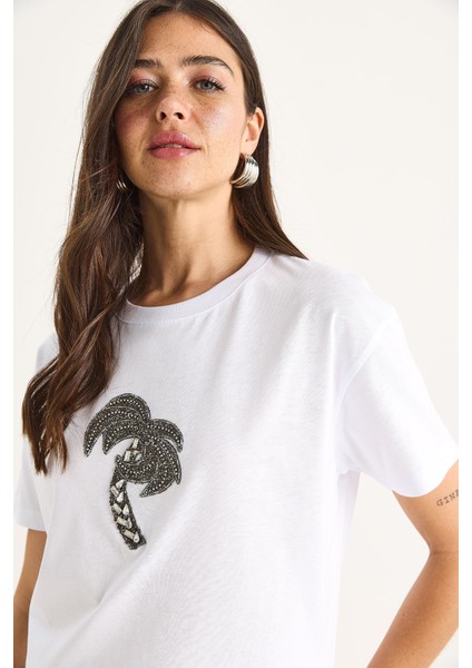 Kadın % Pamuk Bisiklet Yaka Palmiye Taş Aksesuarlı Rahat Kalıp T-Shirt fırsatları