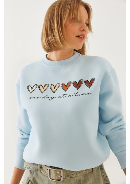 Kadın Üç Iplik Şardonlu Renkli Kalp Baskılı Sweatshirt Mbhs