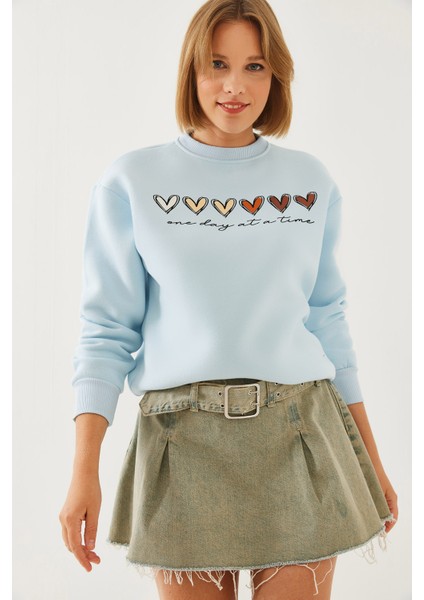 Kadın Üç Iplik Şardonlu Renkli Kalp Baskılı Sweatshirt Mbhs modelleri