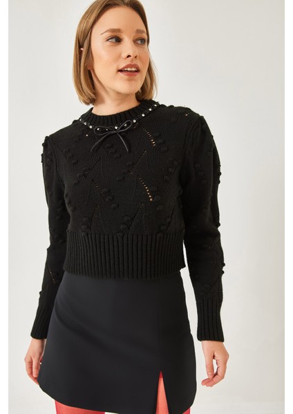 Kadın Yakası Boncuklu Fiyonklu Triko Kazak modelleri