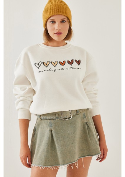 Kadın Üç Iplik Şardonlu Renkli Kalp Baskılı Sweatshirt Mbhs