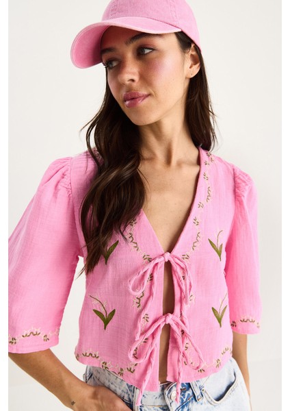 Kadın Çiçek Işlemeli Müslin Bluz