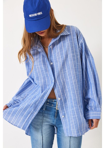 Kadın Ince Çizgili Oversize Gömlek