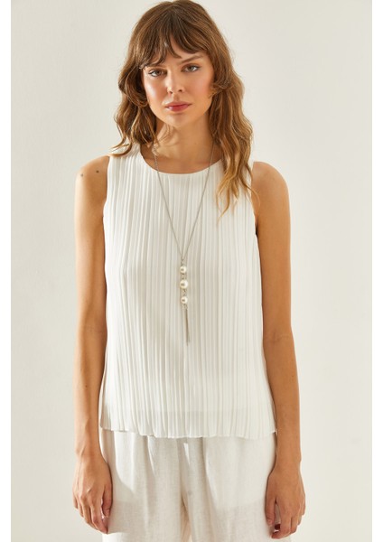 Kadın Piliseli Metal Kolye Aksesuarlı Astarlı Kalın Askılı Bluz