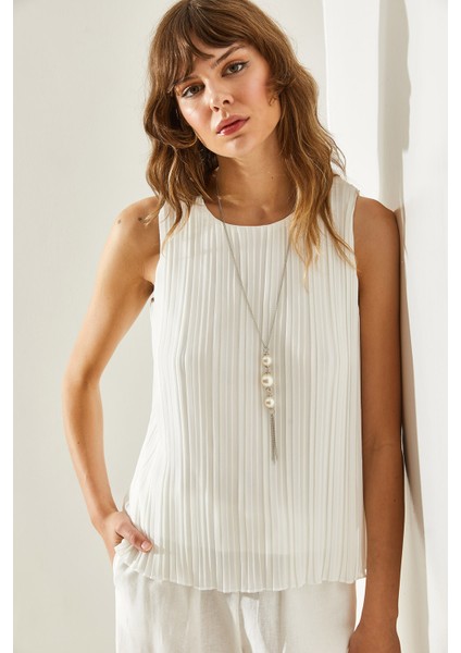 Kadın Piliseli Metal Kolye Aksesuarlı Astarlı Kalın Askılı Bluz modelleri