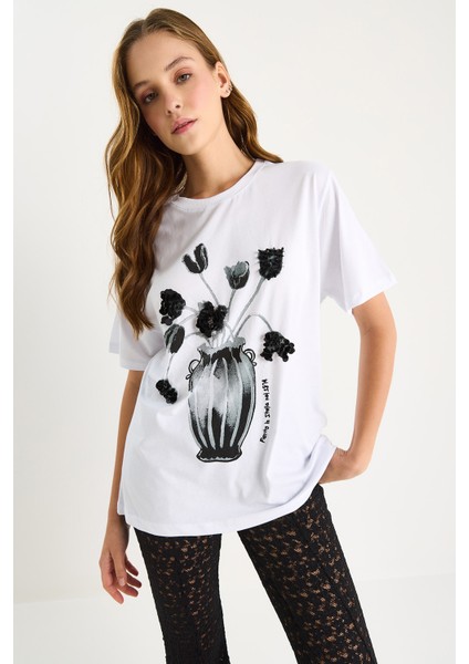 Kadın Bisiklet Yaka Kısa Kollu Çiçek Baskılı Pul Detaylı T-Shirt modelleri