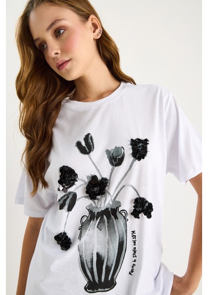 Kadın Bisiklet Yaka Kısa Kollu Çiçek Baskılı Pul Detaylı T-Shirt fırsatları