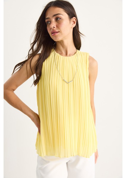 Kadın Piliseli Metal Kolye Aksesuarlı Astarlı Kalın Askılı Bluz modelleri