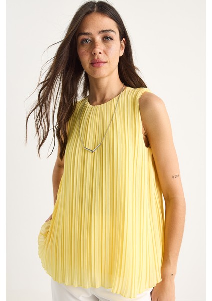 Kadın Piliseli Metal Kolye Aksesuarlı Astarlı Kalın Askılı Bluz fırsatları