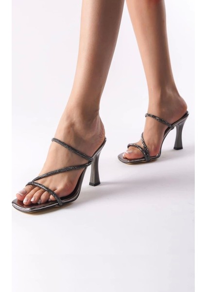 Kadın Alia Platin Rugan 9 cm Topuklu Taşlı Terlik fiyatları