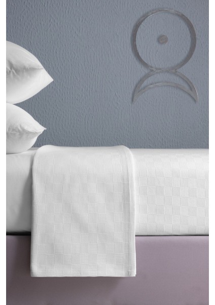 Yumuşak ve Konforlu, %100 Pamuk Çift Kişilik Beyaz Desenli Pike 200X230 cm