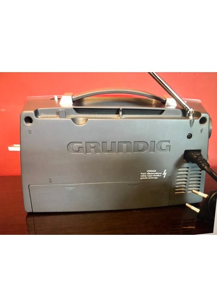 1980’S Grundig RP4900 Kırmızı Radyo - Çalışır Durumda