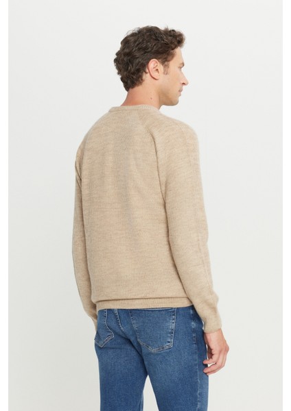 Standart Fit Normal Kesim Bisiklet Yaka Jakarlı Triko Kazak indirimleri