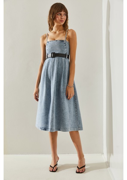 Kadın Ip Askılı Kemerli Yandan Fermuar Detaylı Kot Elbise