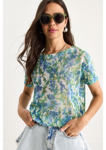 Kadın Bisiklet Yaka Desenli Dijital Baskılı Regular Yazlık Örme T-Shirt modelleri