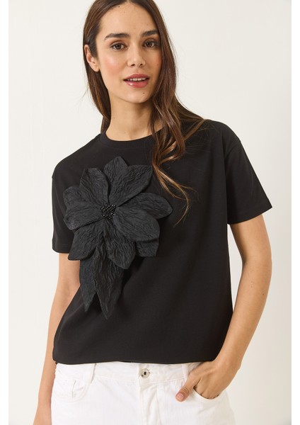 Kadın Çiçek Aksesuarlı Kısa Kollu Pamuklu T-Shirt fiyatları